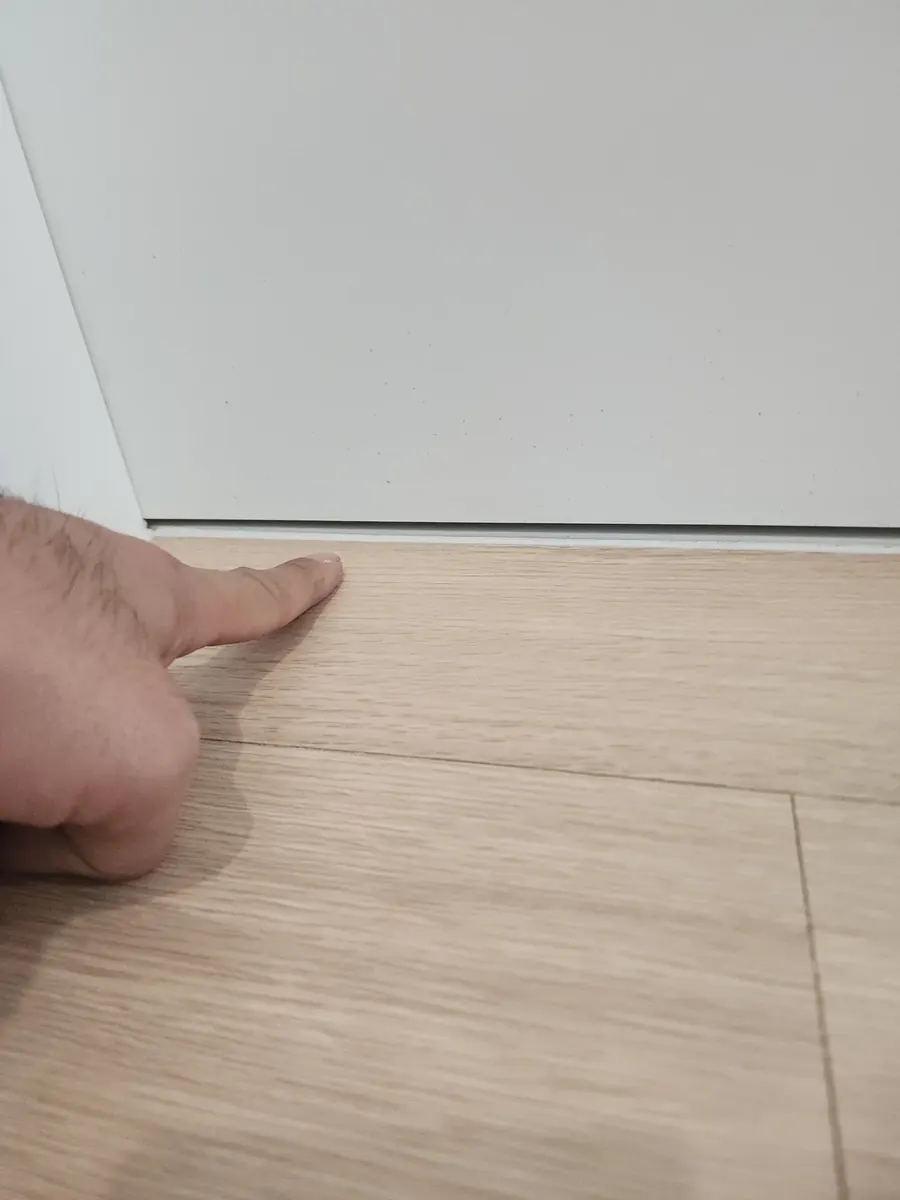 화장실 문 안 닫힐 때 — 문짝 아래와 마루 사이 틈